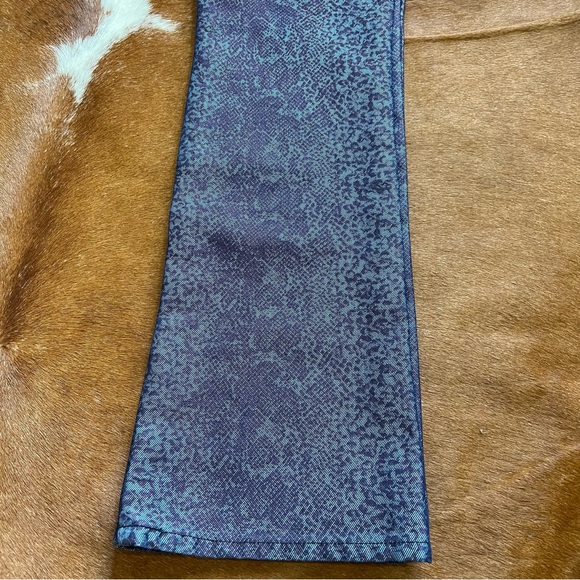 Vintage Rampage R Wear Clothing Co Woman’s Jeans Size 7 Purple Python Print - Picture 7 of 7